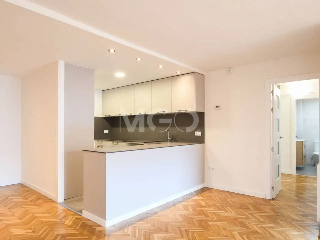 Cocina de Piso en venta en Vic con Calefacción, Parquet y Terraza