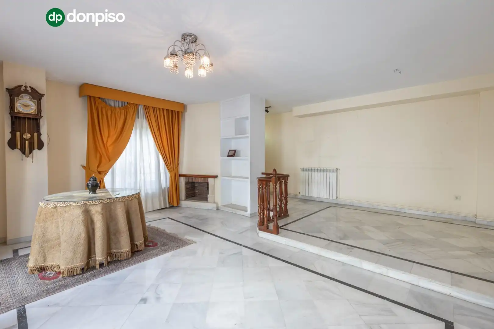 Einfamilien-Reihenhaus zum Verkauf in Granada mit Heizung, Terrasse und Abstellraum