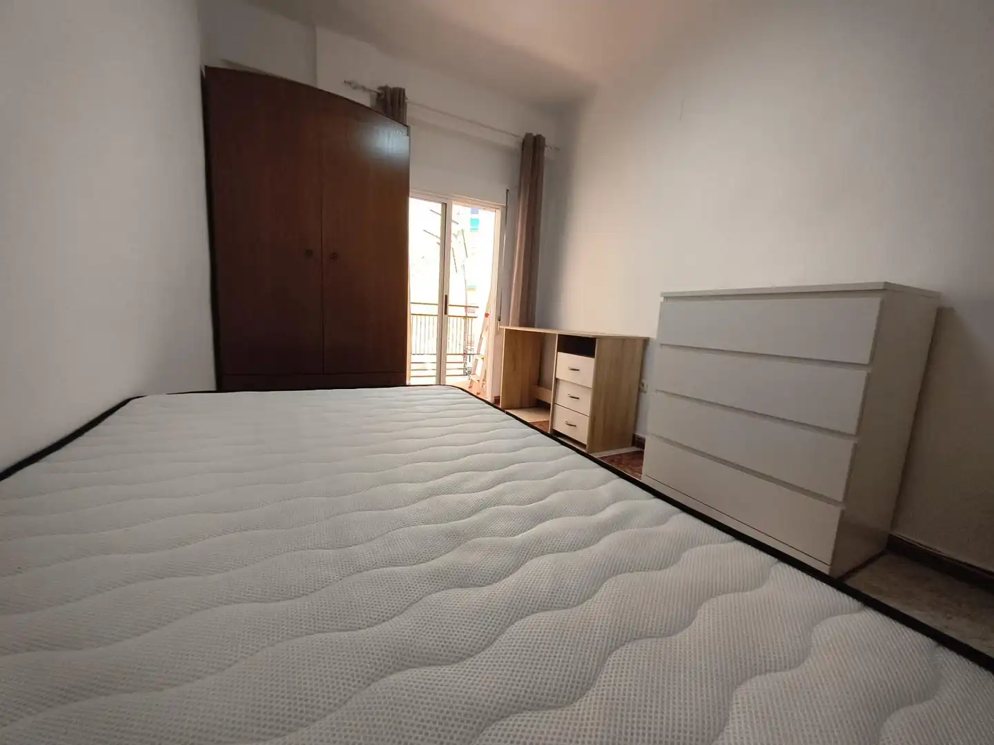 Habitación de Piso de alquiler en Granada con Terraza y Amueblado