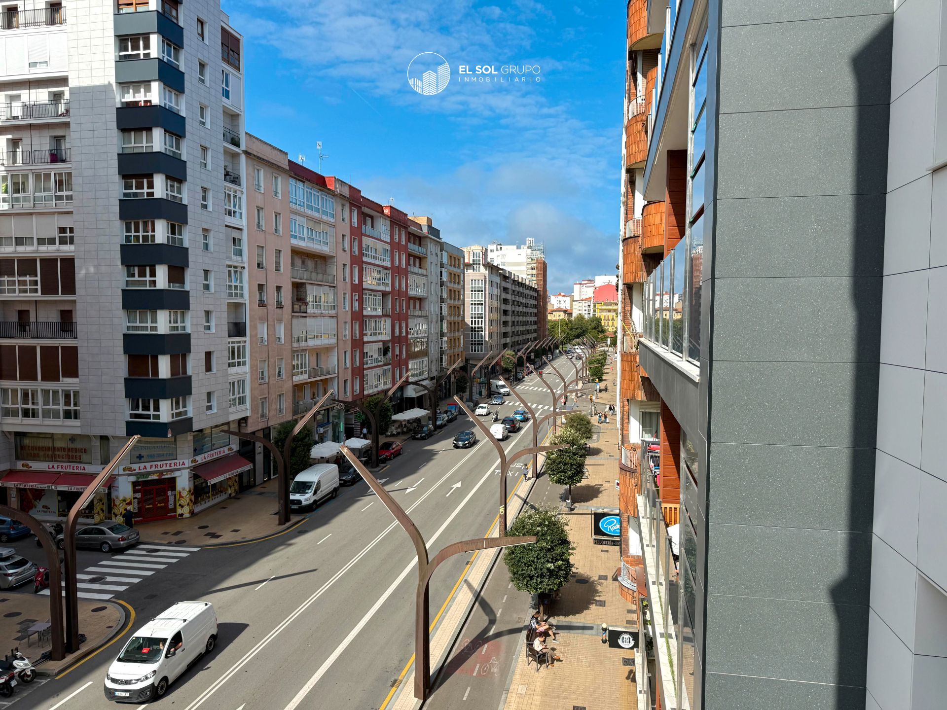 Vista exterior de Pis en venda en Gijón  amb Balcó