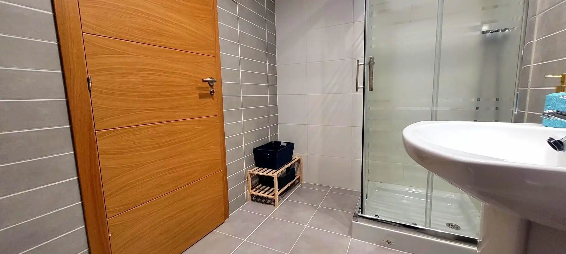 Badezimmer von Wohnungen zur Miete in San Jorge / Sant Jordi mit Klimaanlage, Heizung und Parkett