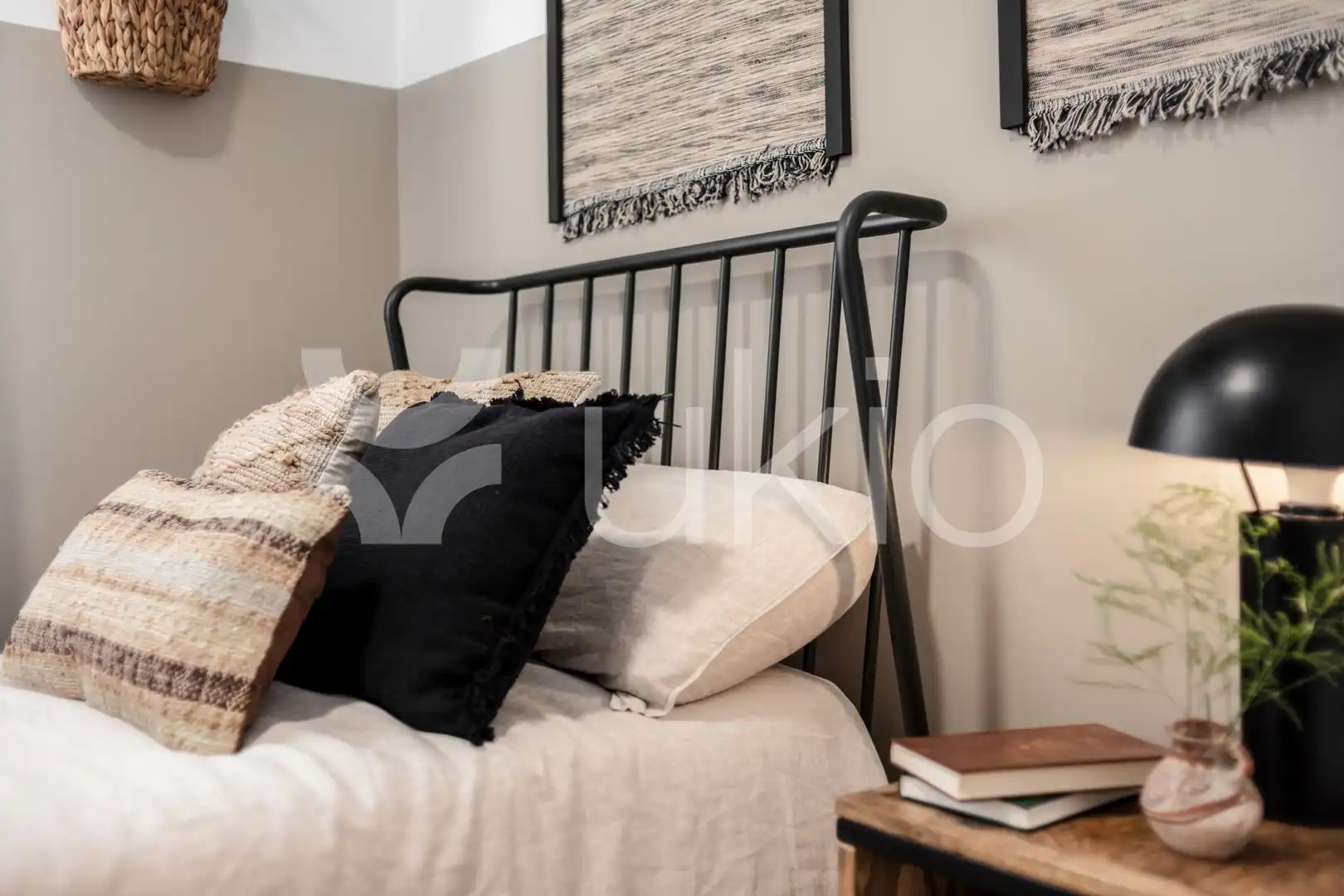 Dormitori de Apartament de lloguer en Madrid amb Aire condicionat, Calefacció i Moblat