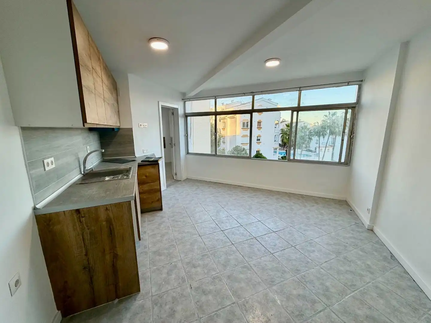 Kitchen of Flat for sale in Fuengirola  with Air Conditioner, Heating and Community pool