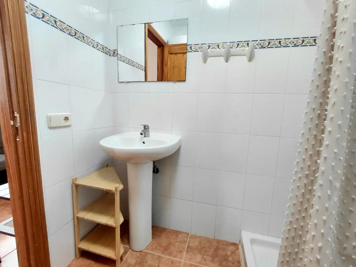 Bathroom of Apartments for rent in Las Palmas de Gran Canaria  with Furnished, Washing machine and Microwave