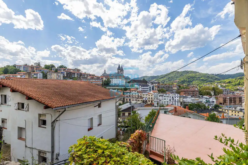 Vista exterior de Pis en venda en Donostia - San Sebastián  amb Calefacció, Jardí privat i Terrassa