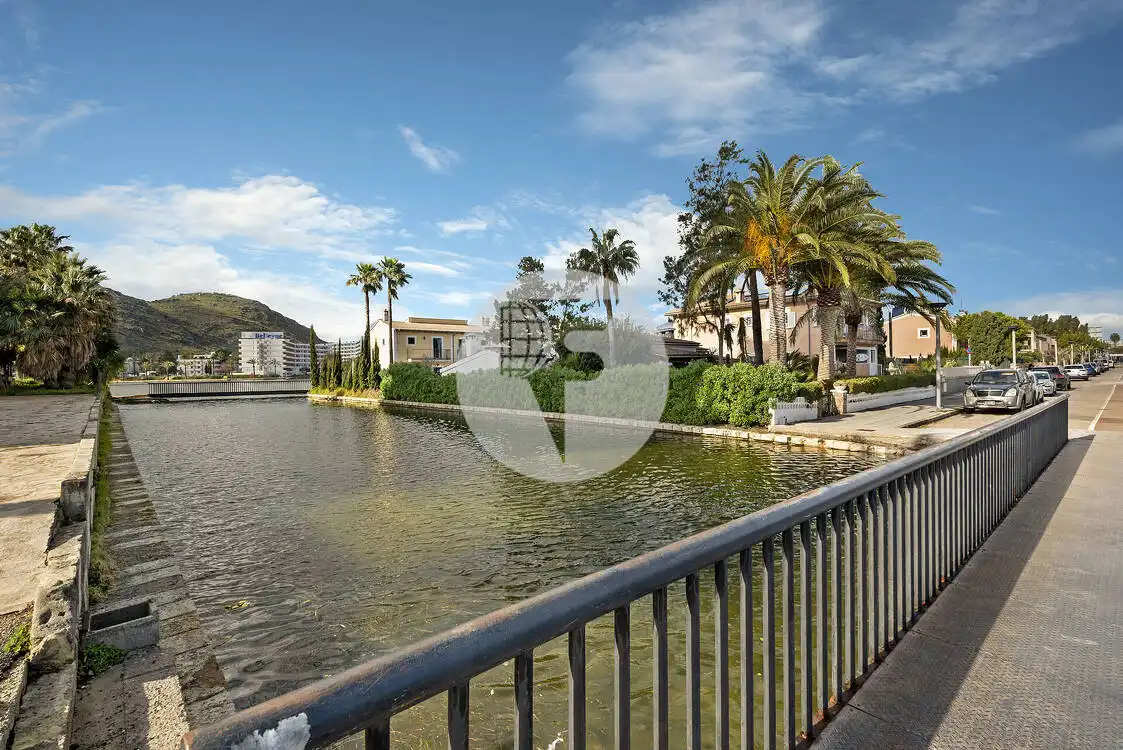 Außenansicht von Einfamilien-Reihenhaus zum Verkauf in Alcúdia mit Terrasse, Schwimmbad und Balkon