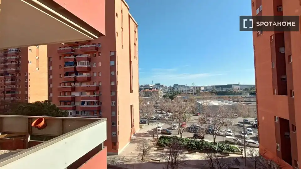 Vista exterior de Piso para compartir en Terrassa con Aire acondicionado, Terraza y Amueblado