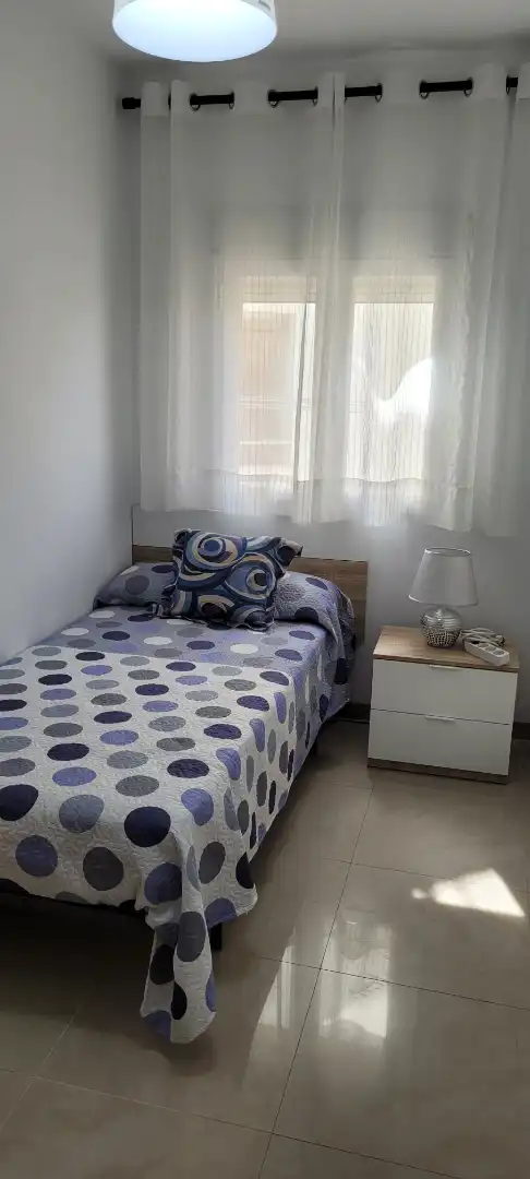 Habitación de Piso de alquiler en Cuenca con Calefacción, Parquet y Amueblado