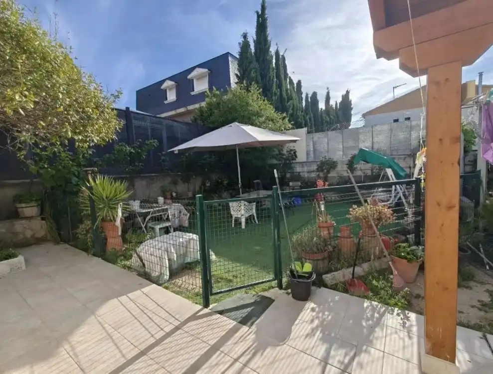 Jardí de Casa o xalet en venda en Casarrubios del Monte amb Aire condicionat i Jardí privat