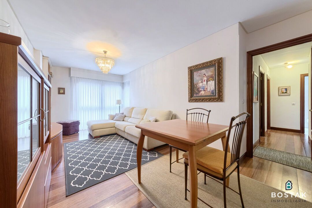 Sala de estar de Piso en venta en Bilbao  con Calefacción, Trastero y Amueblado