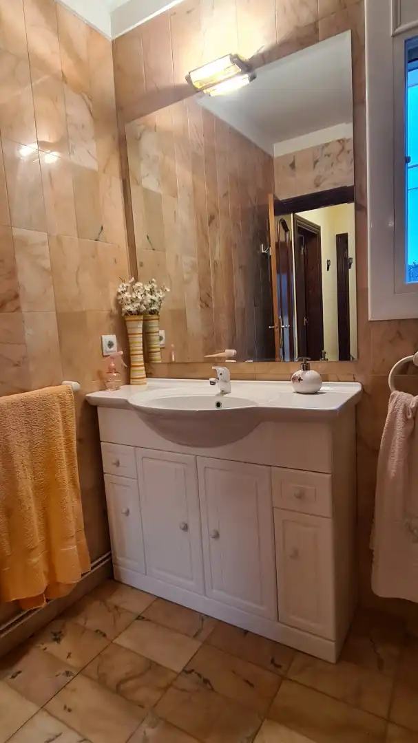 Bany de Casa adosada en venda en Santa Coloma de Farners amb Calefacció, Jardí privat i Parquet
