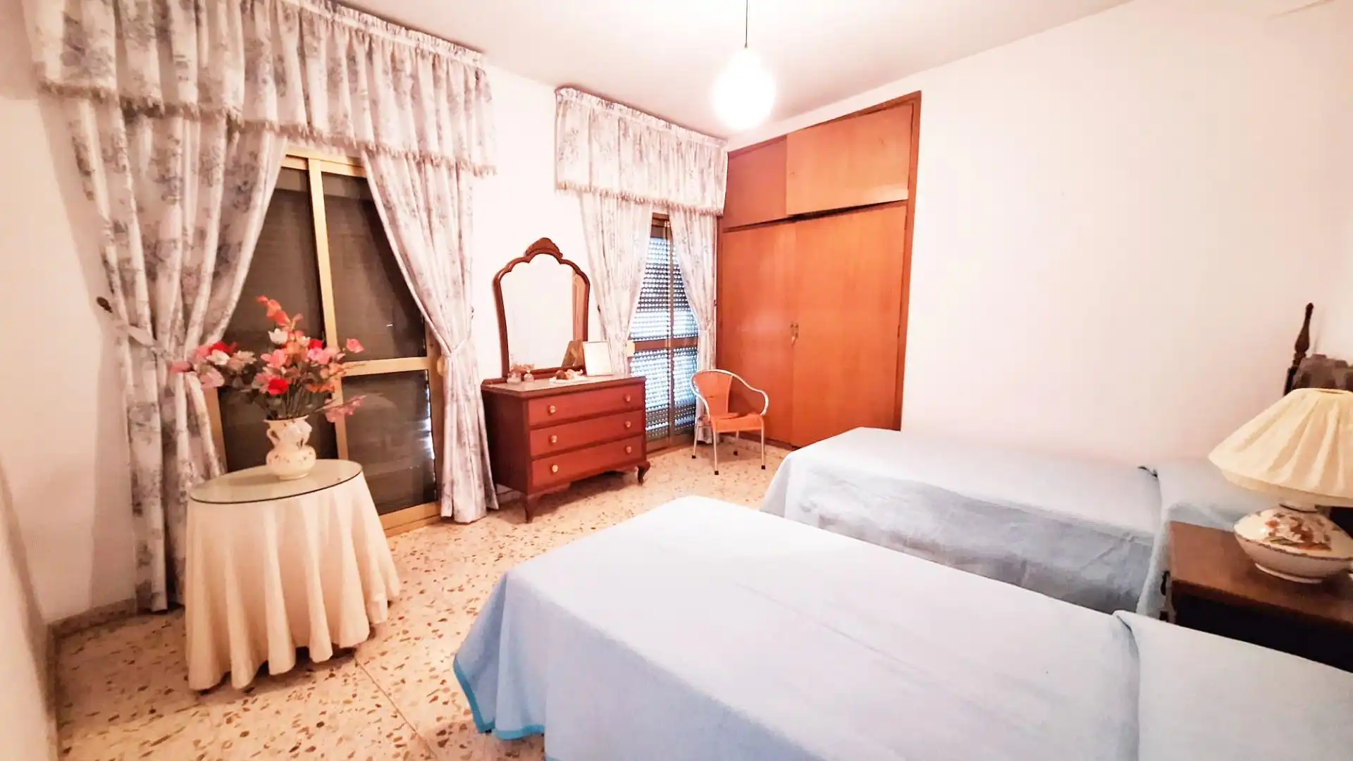 Dormitori de Casa o xalet en venda en Córdoba amb Terrassa i Traster