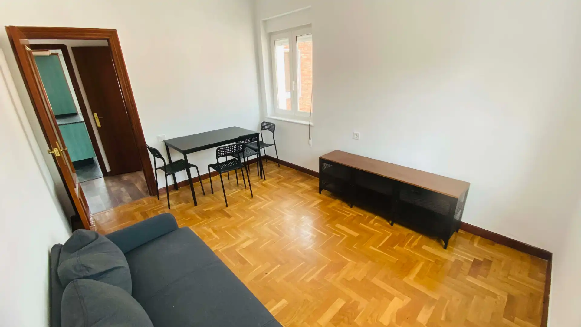 Sala de estar de Piso de alquiler en San Martín del Rey Aurelio con Trastero, Amueblado y Horno