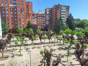 Außenansicht von Wohnung zur Miete in Burgos mit Heizung, Parkett und Terrasse