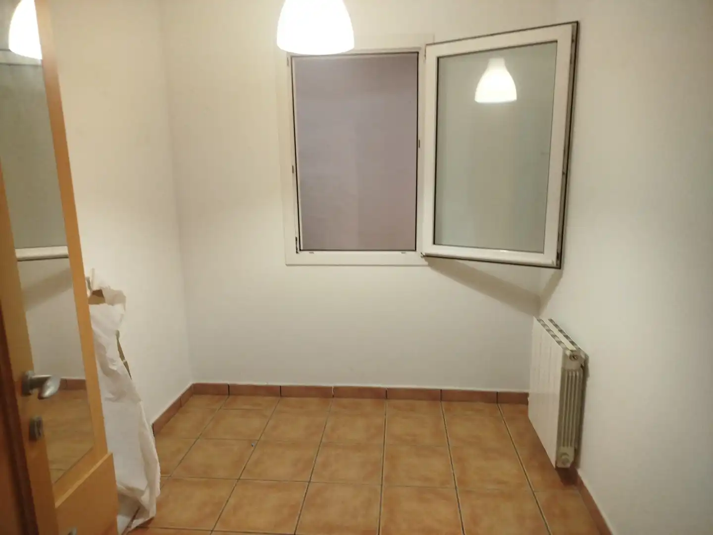 Habitación de Planta baja en venta en Badalona con Calefacción