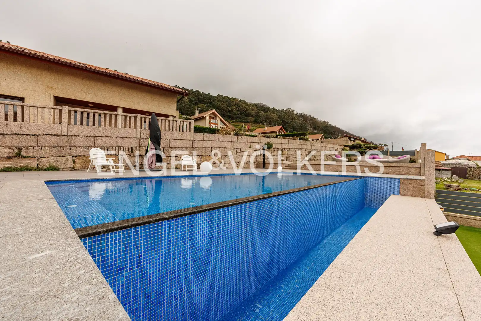 Piscina de Casa o xalet en venda en Oia amb Calefacció, Jardí privat i Parquet