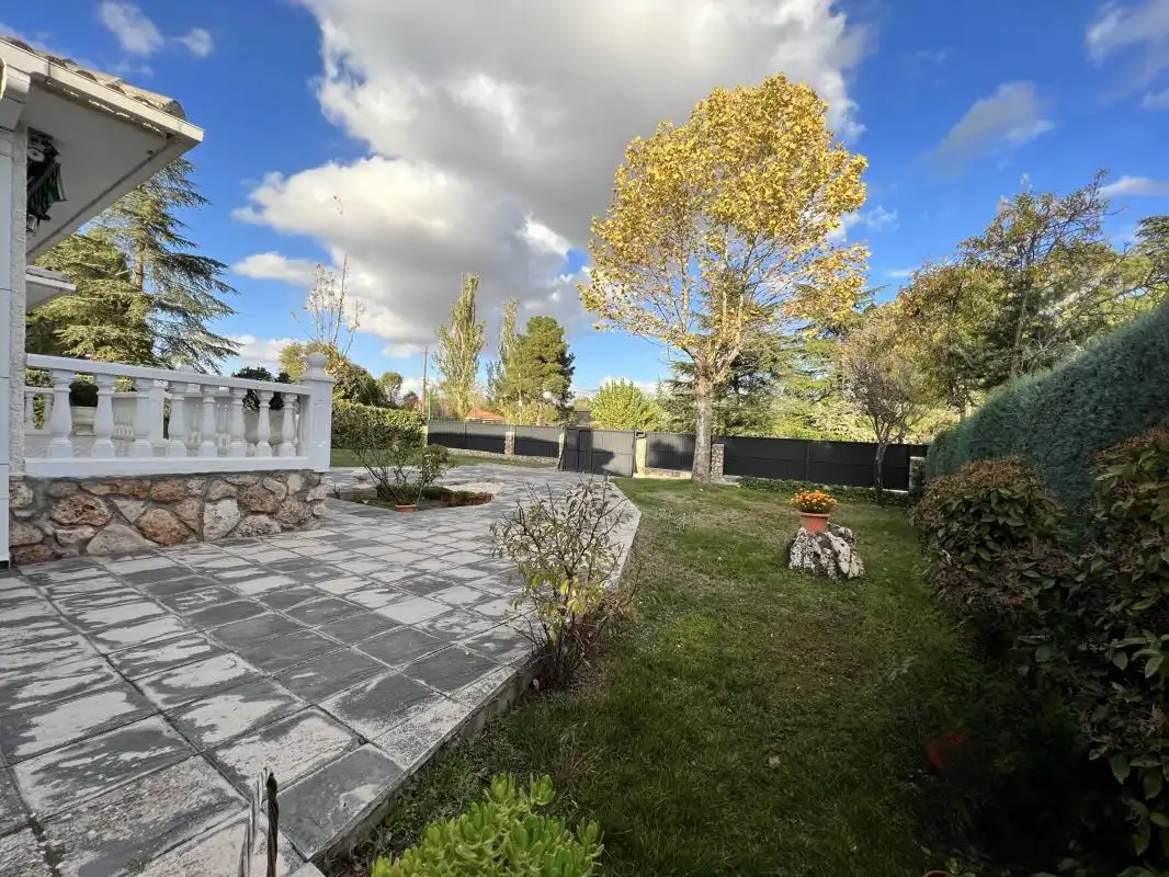 Jardín de Casa o chalet en venta en Nuevo Baztán con Calefacción, Jardín privado y Piscina
