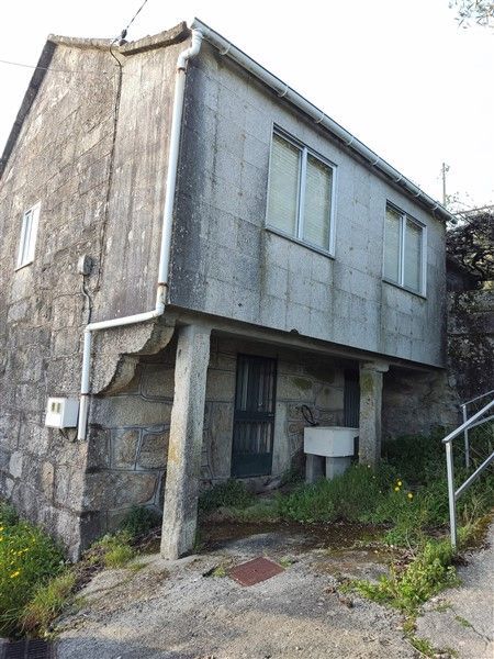 Vista exterior de Casa o xalet en venda en A Cañiza   amb Calefacció, Jardí privat i Traster