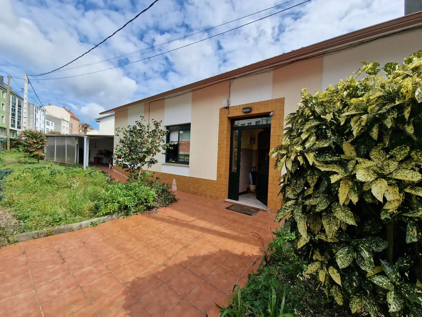 Vista exterior de Casa o xalet en venda en Narón amb Calefacció, Jardí privat i Terrassa
