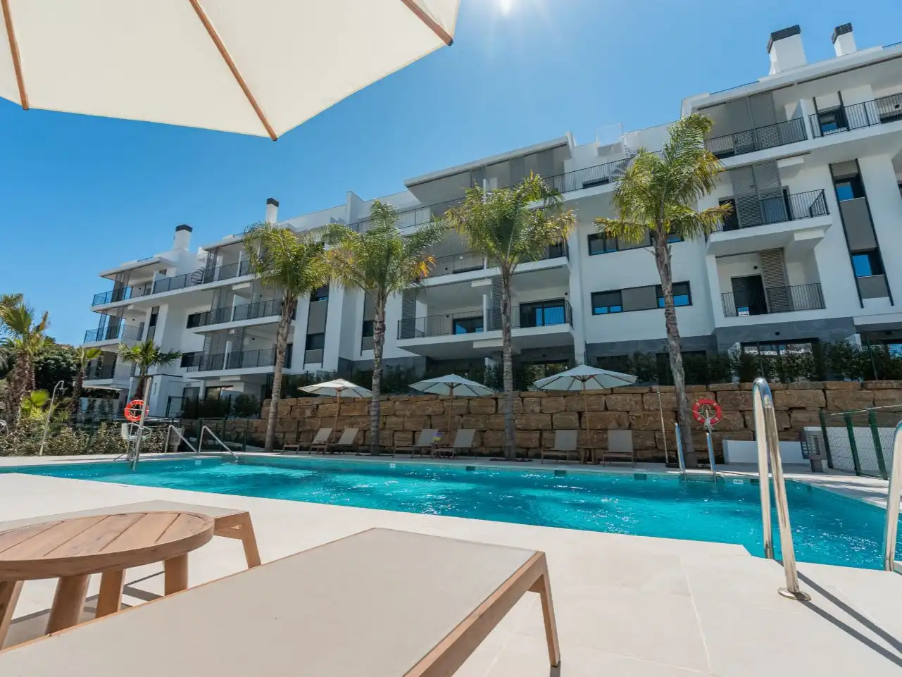Piscina de Pis en venda en Estepona amb Aire condicionat, Terrassa i Piscina