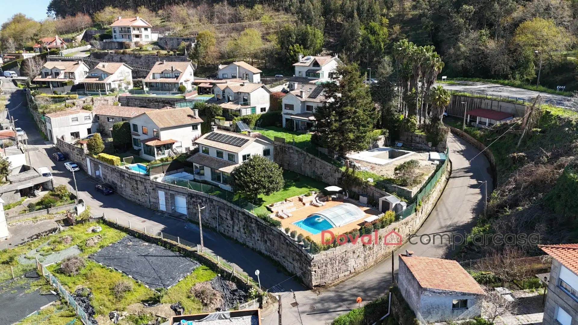 Vista exterior de Casa o xalet en venda en Vigo  amb Aire condicionat, Calefacció i Jardí privat