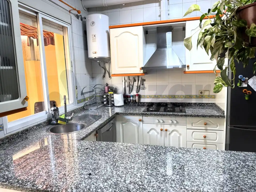 Cocina de Casa adosada en venta en Mairena del Alcor con Aire acondicionado y Terraza