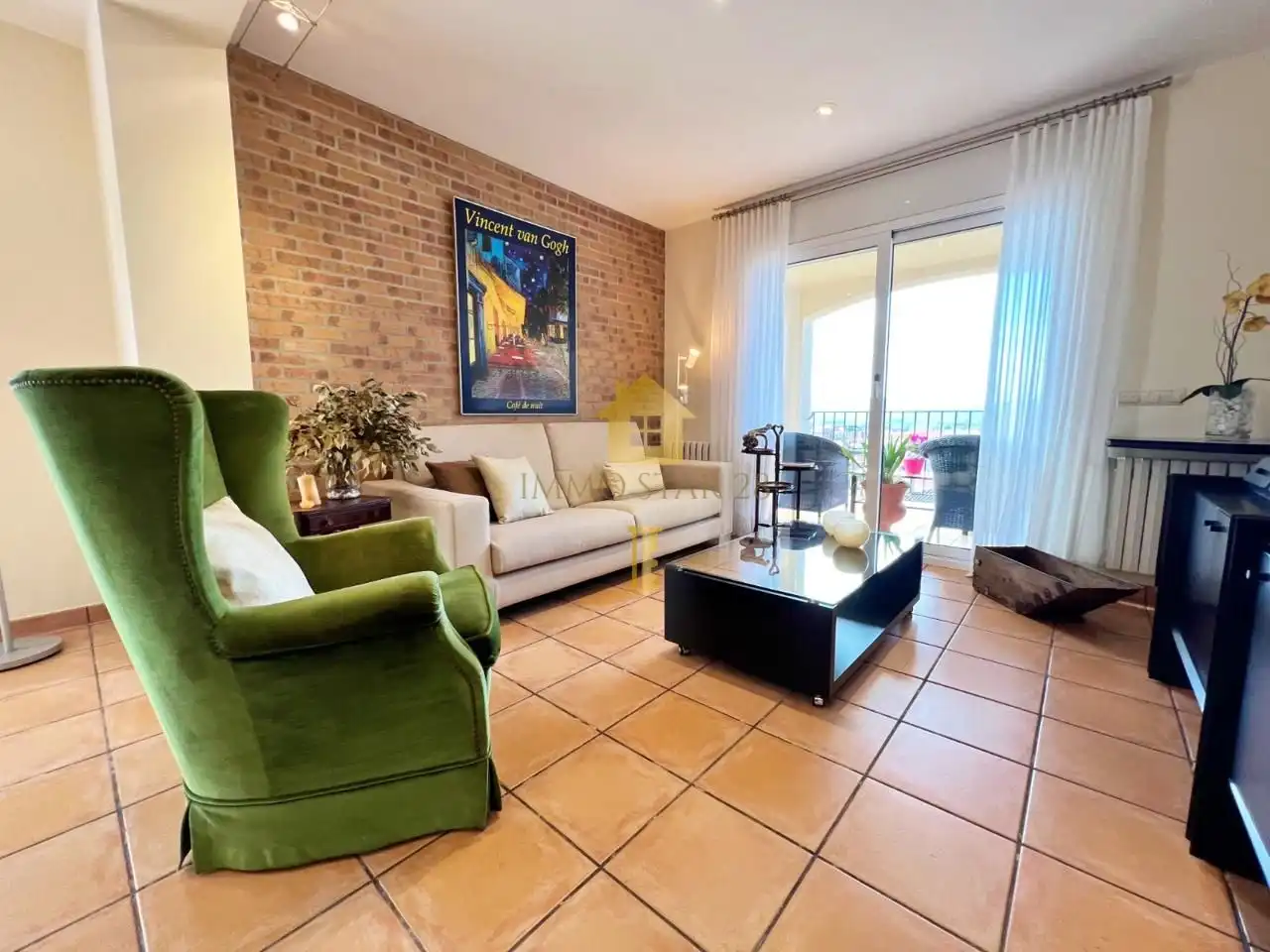 Sala d'estar de Casa o xalet en venda en La Bisbal d'Empordà amb Aire condicionat, Jardí privat i Terrassa