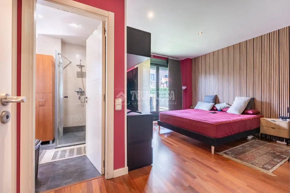 Habitación de Casa adosada en venta en Paracuellos de Jarama con Aire acondicionado, Calefacción y Jardín privado