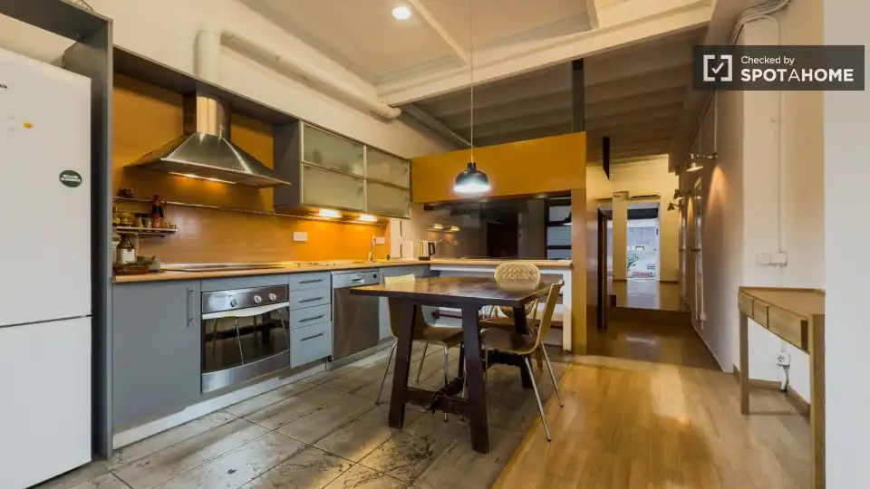 Flat with terrace to rent in Gràcia, imagen 2