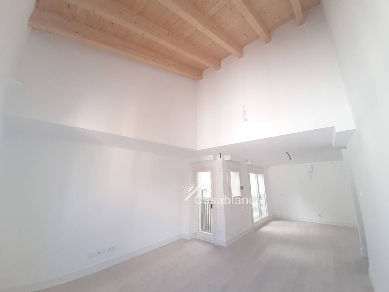 Sala d'estar de Pis en venda en Burgos Capital amb Calefacció, Traster i Balcó