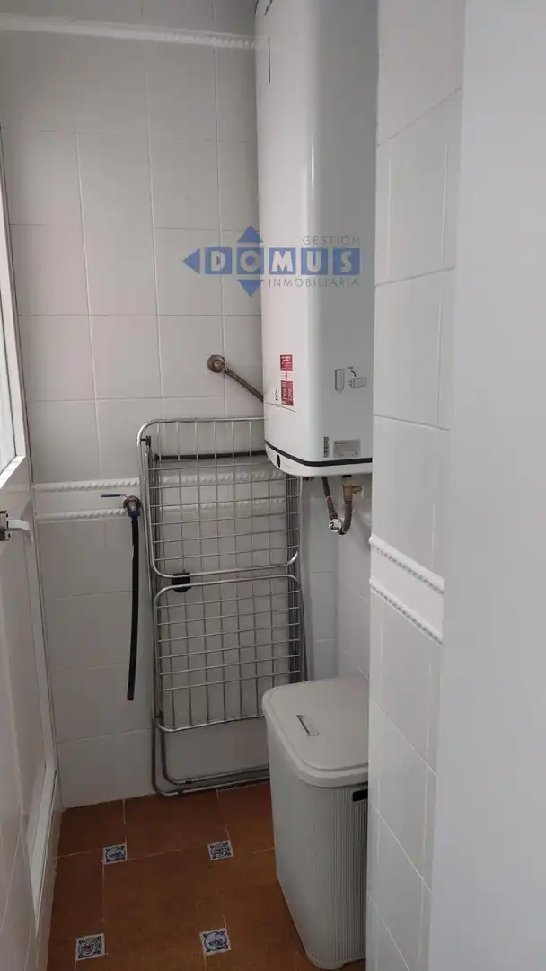 Bany de Pis de lloguer en Ronda amb Terrassa i Moblat