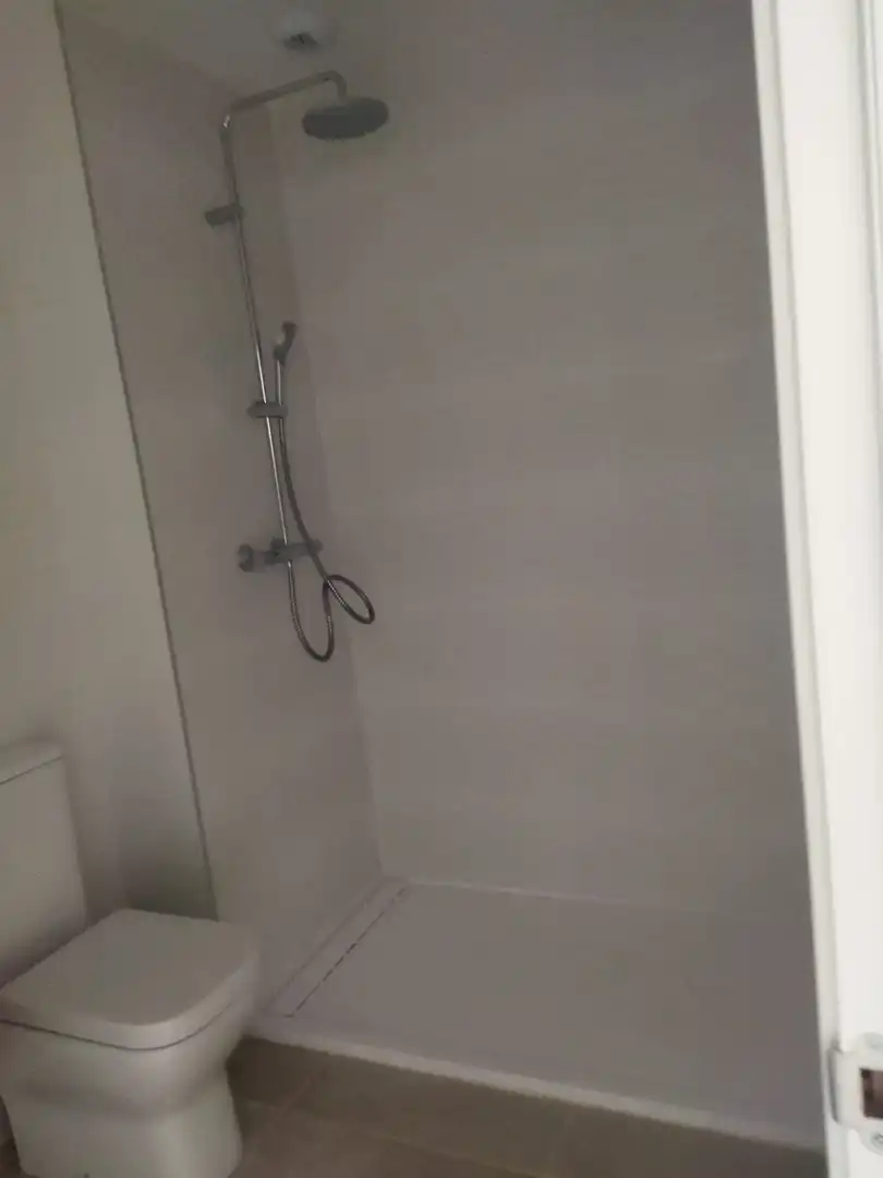 Bany de Apartament de lloguer en Estepona amb Aire condicionat, Terrassa i Traster