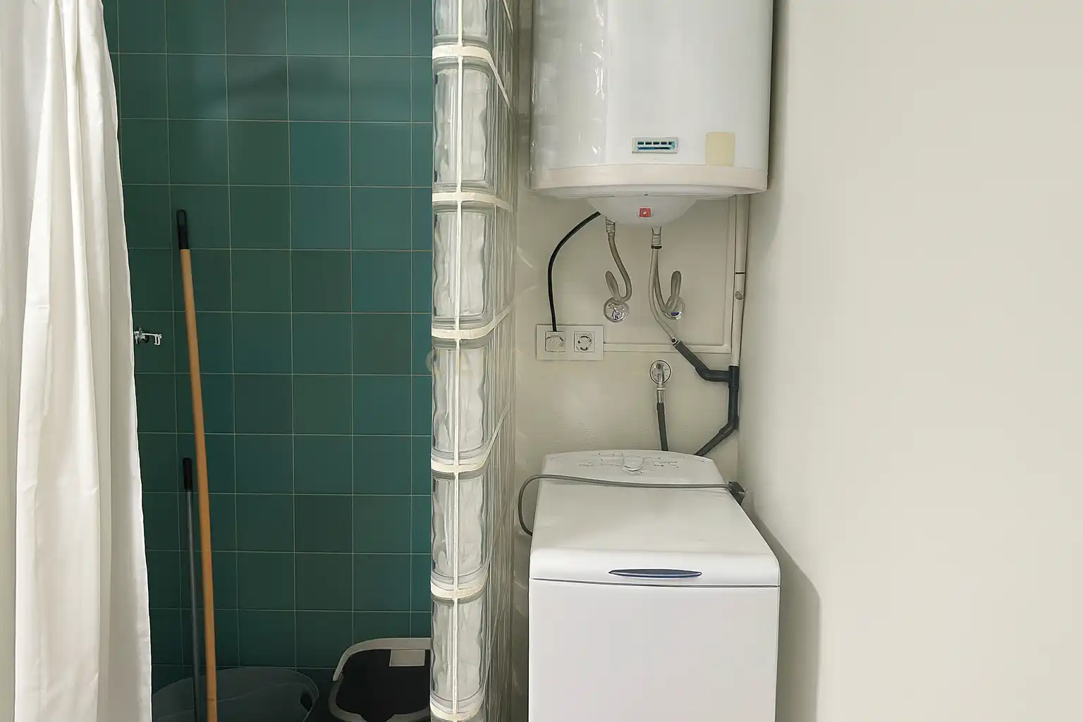 Baño de Apartamento de alquiler en Calpe / Calp con Aire acondicionado, Microondas y TV