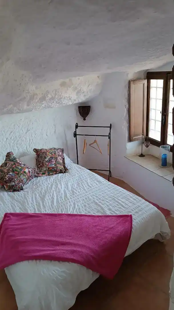 Dormitori de Casa o xalet en venda en Freila amb Jardí privat, Piscina i Moblat