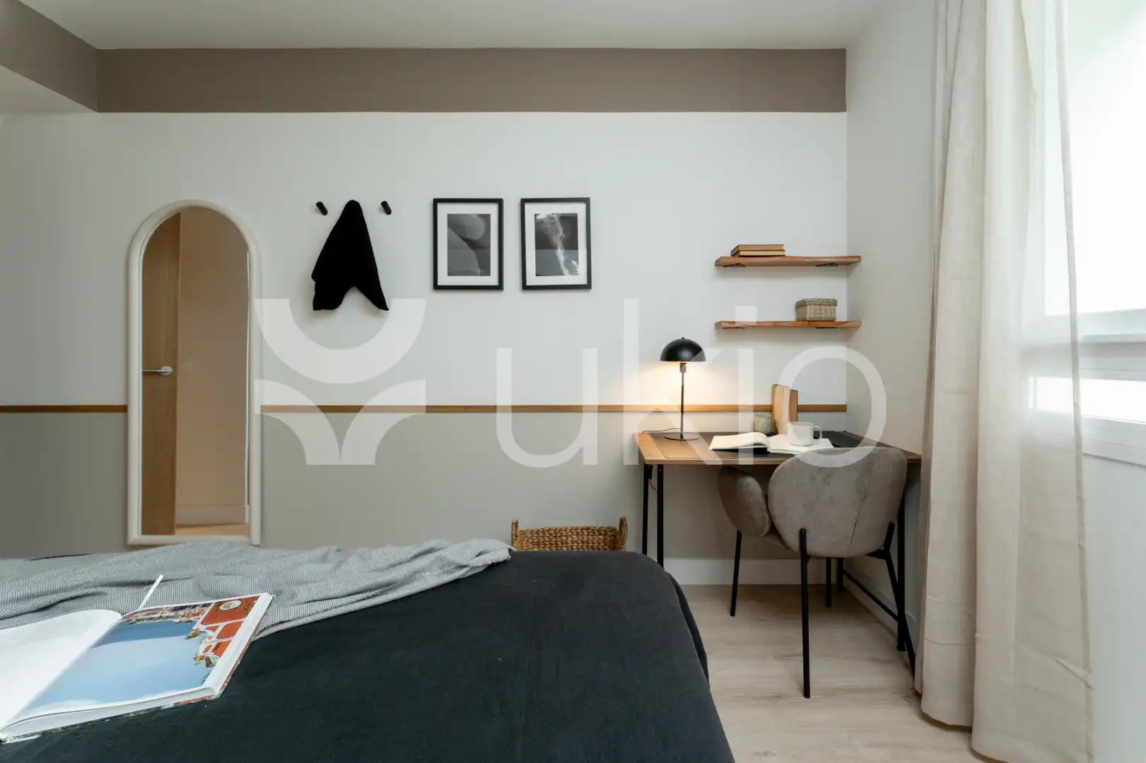 Dormitori de Apartament de lloguer en Madrid amb Aire condicionat, Calefacció i Moblat