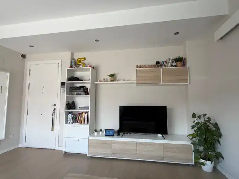 Sala d'estar de Pis en venda en Molins de Rei amb Aire condicionat, Terrassa i Piscina