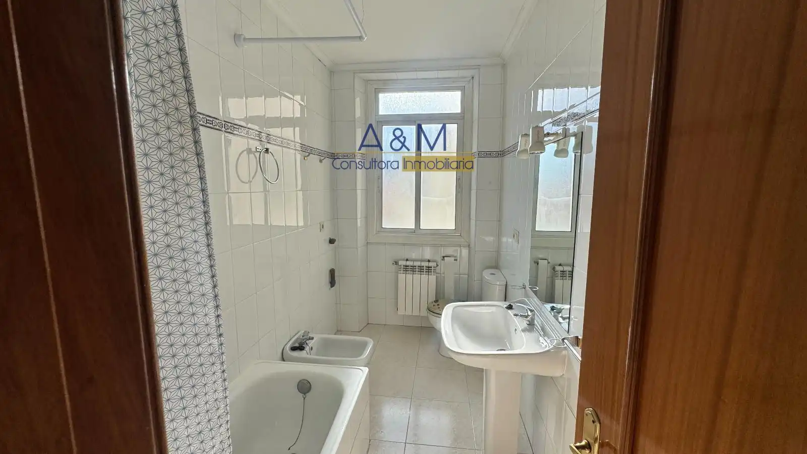 Bathroom of Attic for sale in Valladolid  with Heating, Terrace and Oven