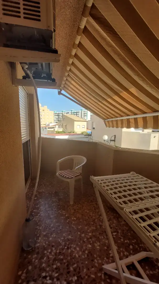 Terrasse von Einfamilien-Reihenhaus zum Verkauf in La Manga del Mar Menor mit Klimaanlage, Heizung und Terrasse