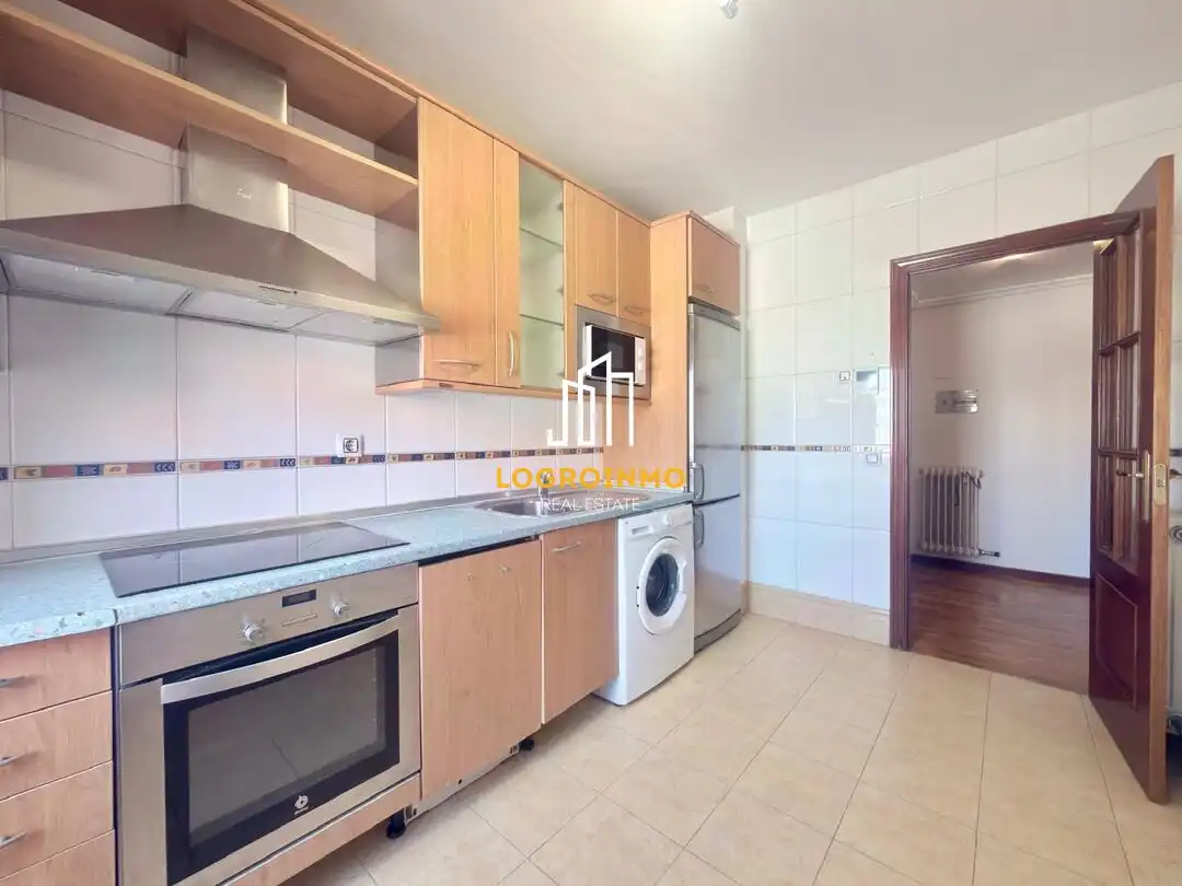 Cocina de Piso en venta en  Logroño con Calefacción, Trastero y Balcón