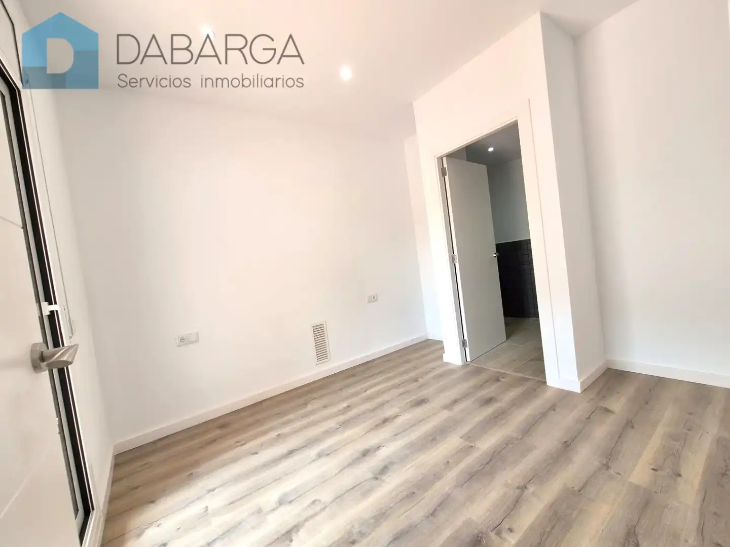 Wohnung zum Verkauf in Ripollet mit Klimaanlage, Parkett und Terrasse