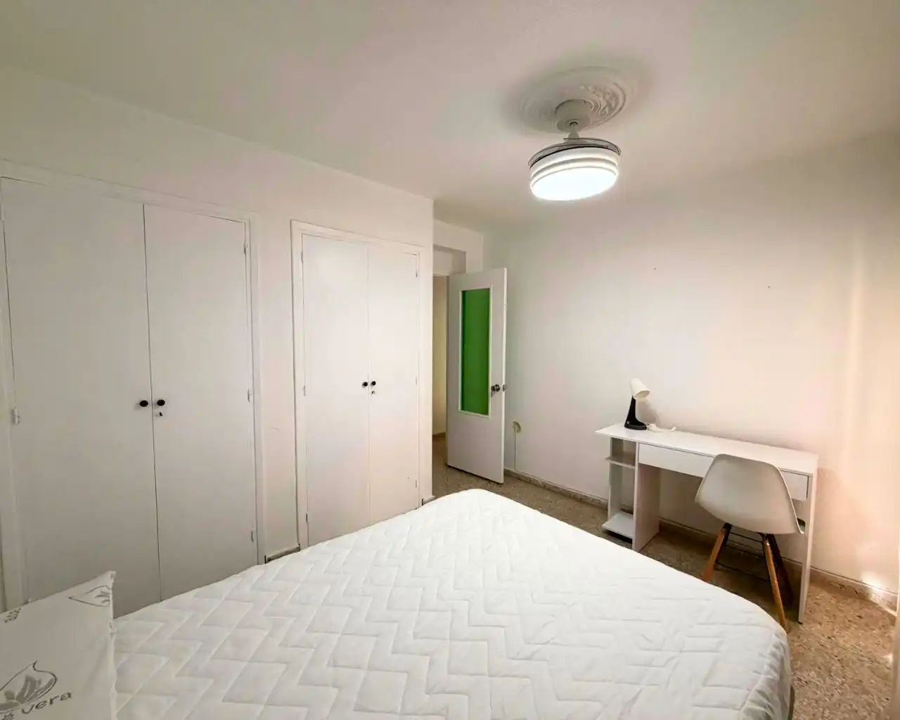 Habitación de Piso de alquiler en Jaén con Aire acondicionado, Calefacción y Amueblado