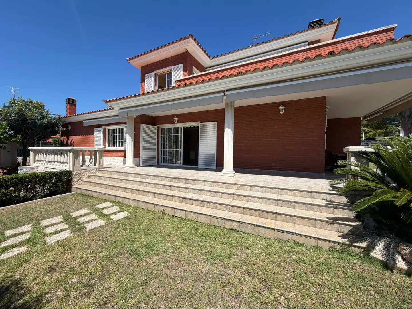 Vista exterior de Casa o xalet en venda en El Vendrell amb Calefacció, Jardí privat i Terrassa
