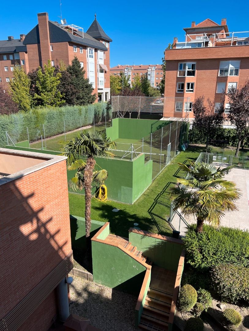 Jardí de Dúplex en venda en Las Rozas de Madrid amb Aire condicionat, Calefacció i Terrassa