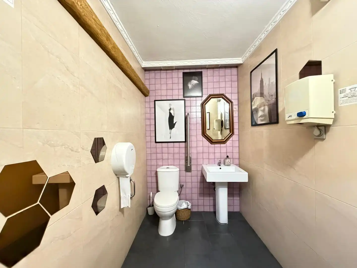 Bathroom of Commercial properties for rent in Torrevieja  with Air Conditioner and Furnished