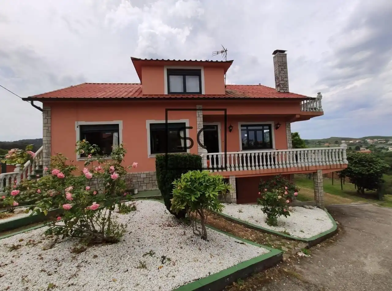 Vista exterior de Casa o xalet en venda en Valdoviño amb Jardí privat, Terrassa i Traster