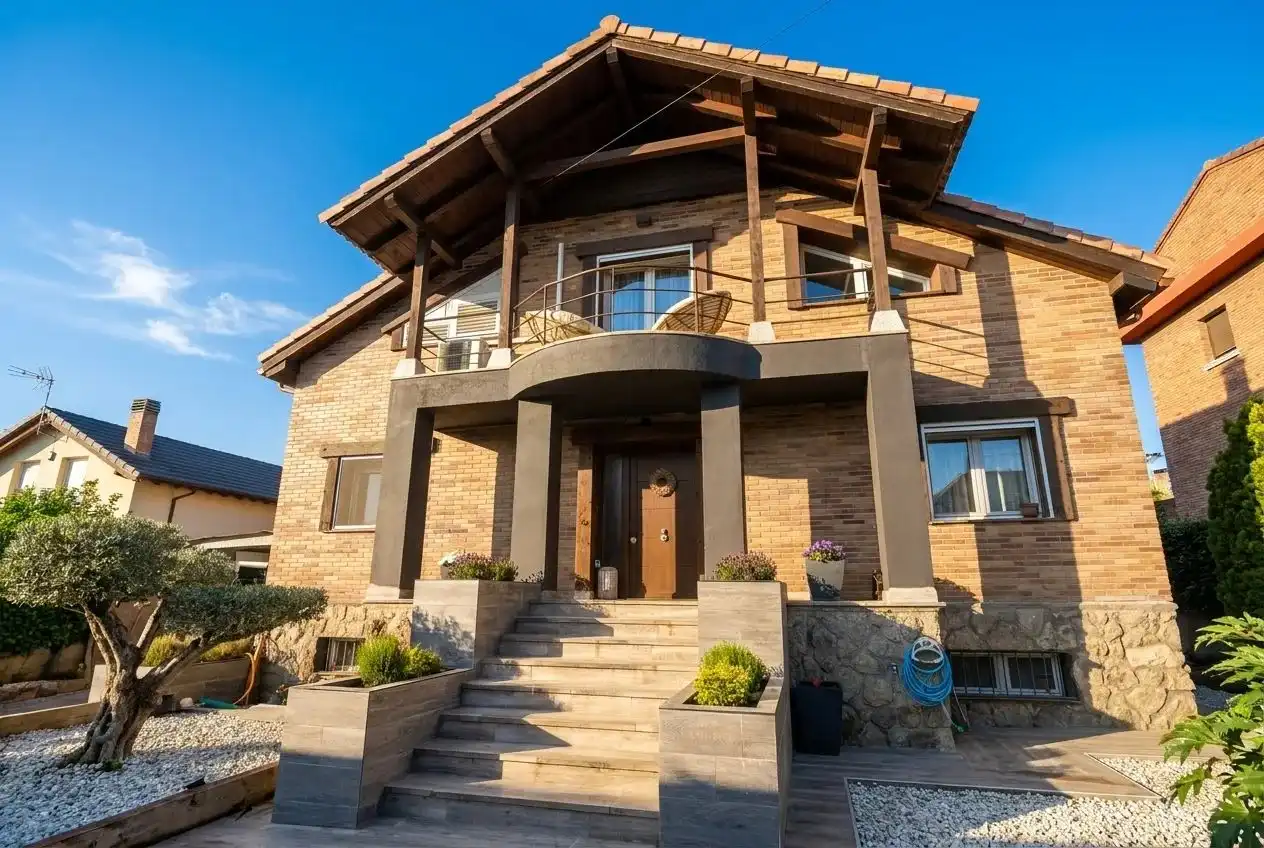 Vista exterior de Casa o xalet en venda en Becerril de la Sierra amb Aire condicionat, Calefacció i Jardí privat
