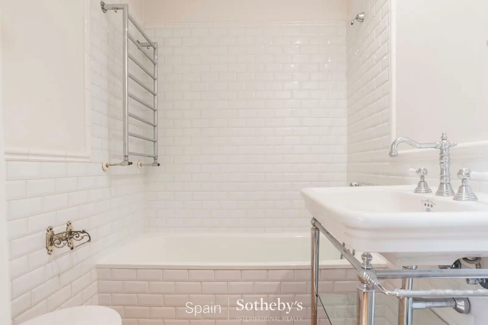 Badezimmer von Wohnungen zur Miete in Madrid mit Klimaanlage und Heizung