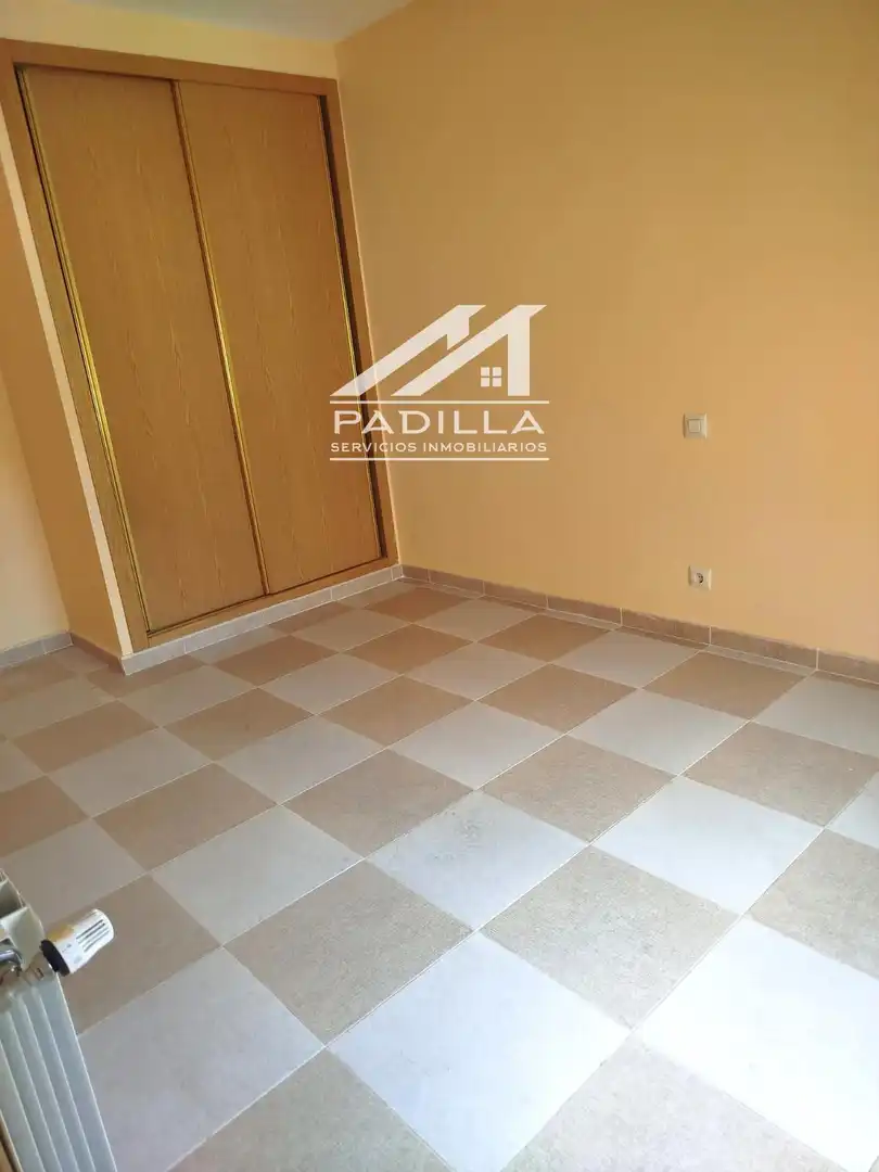 Habitación de Casa adosada en venta en Méntrida con Calefacción, Jardín privado y Terraza