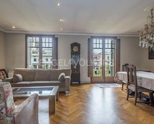 Living room of Apartment for sale in  Barcelona Capital  with Terrace and Balcony