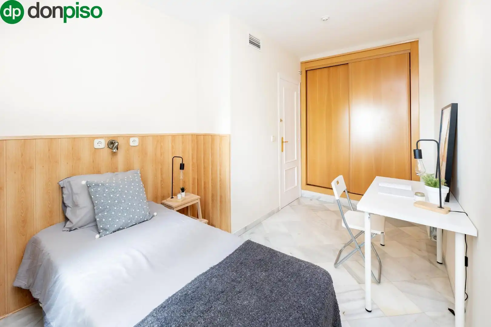 Habitación de Casa o chalet en venta en Granada con Aire acondicionado, Calefacción y Jardín privado